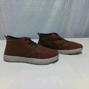 Sperry Chukka flat heel sneaker  boot. Men's size 7